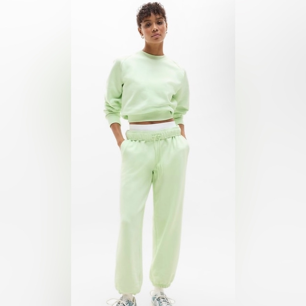 NWT Athleta Forever Fleece Jogger in Honeydew Size Large
